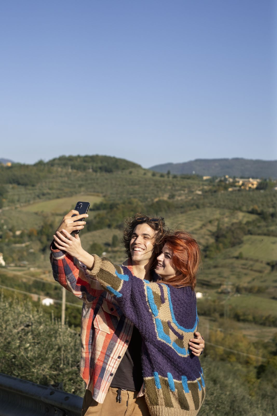 Pareja haciéndose un selfie de viaje